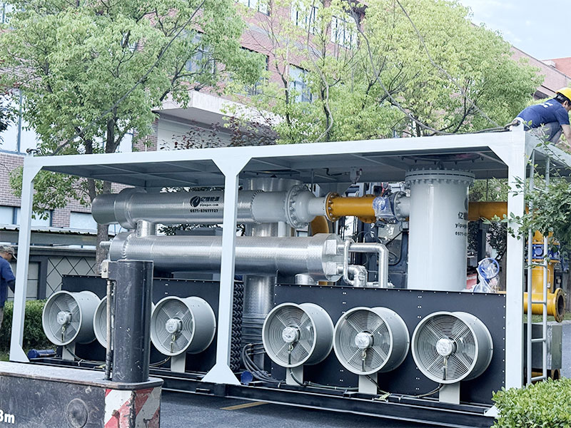 煤层气冷冻脱水装置正在装车发往山西工地